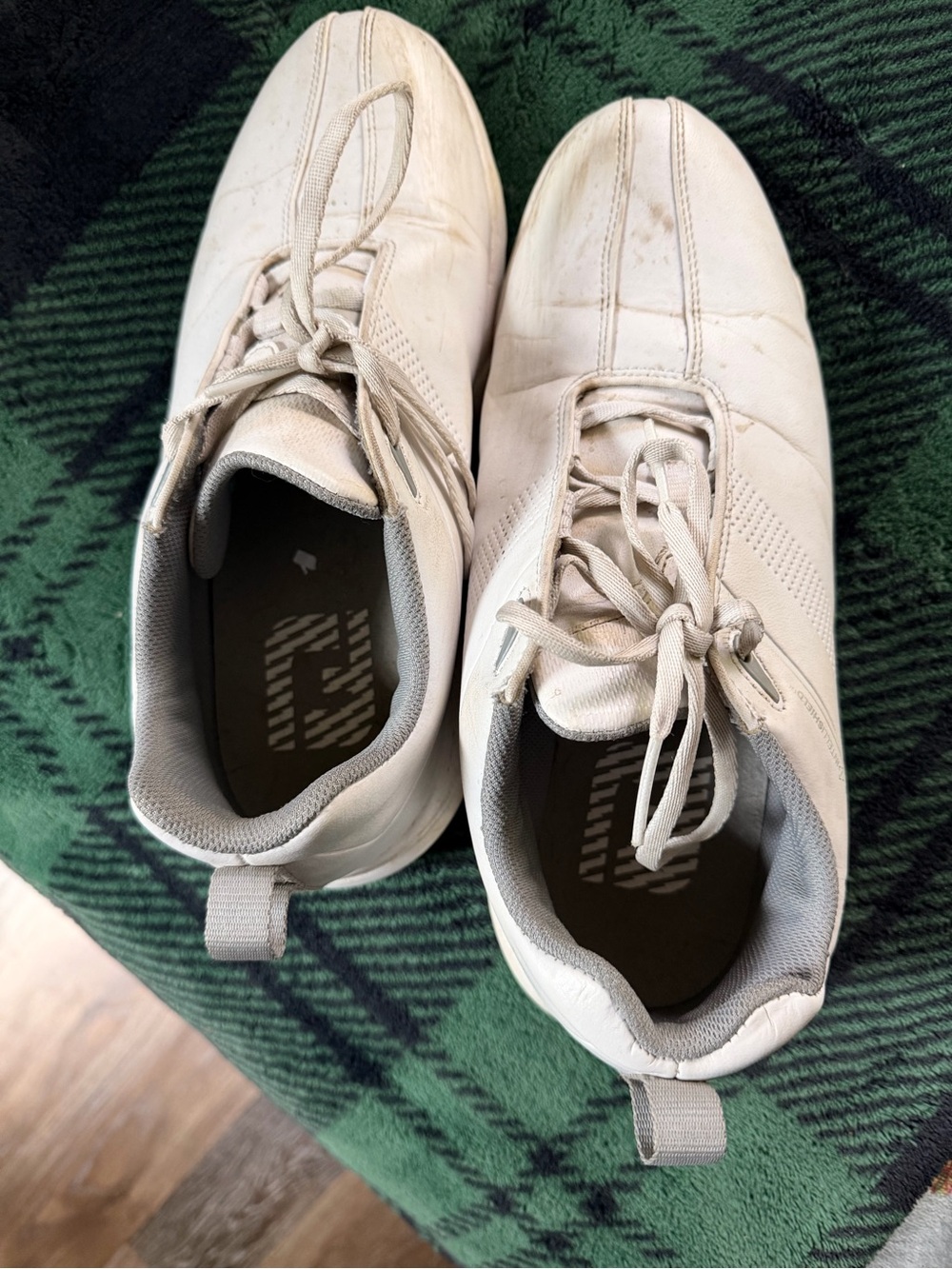 White Lace-Up golf shoes